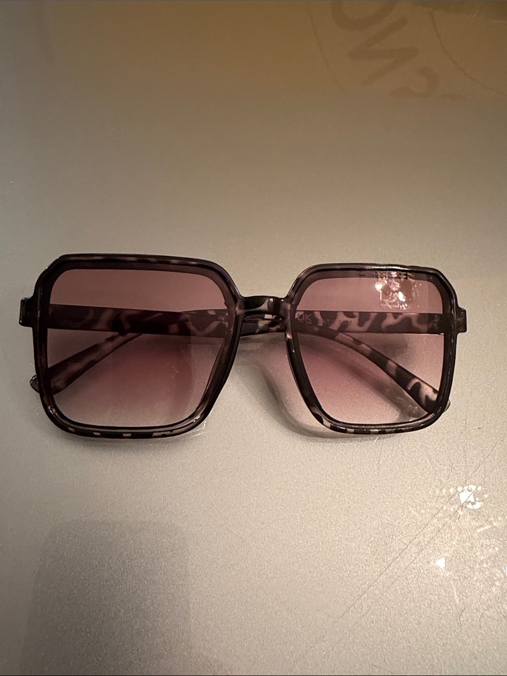 NEW unisex lightweight Tortoiseshell Square Sunglasses -Brown Gradient UV Lenses